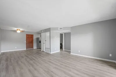 8000 University Avenue photo 2