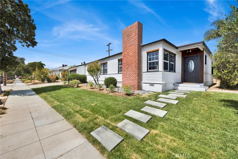 Photo 2 of 861 Grant Avenue