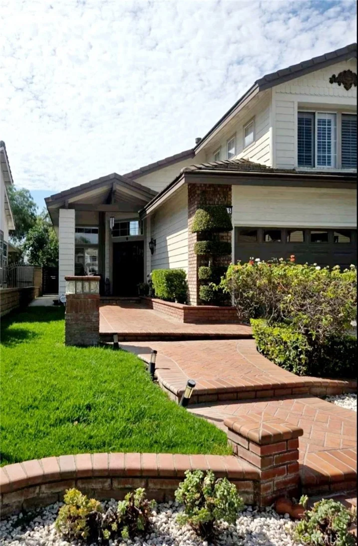 2395 Valley View photo 2