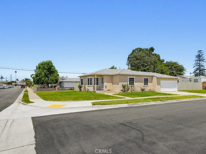 7871 Darwin Ave, Midway City, CA 92655