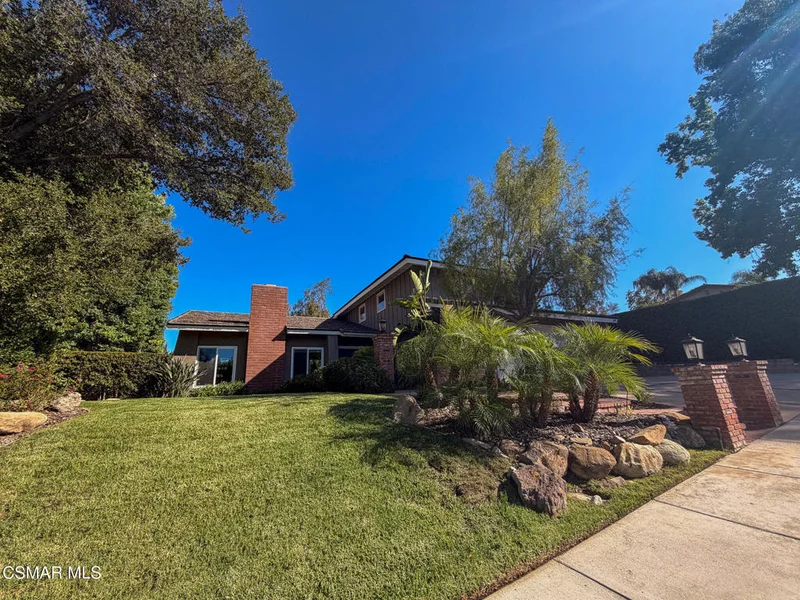 2344 Highgate Road photo 2