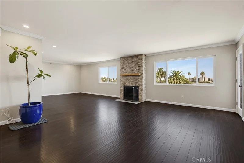 Photo 2 of 726 Elm Avenue 403