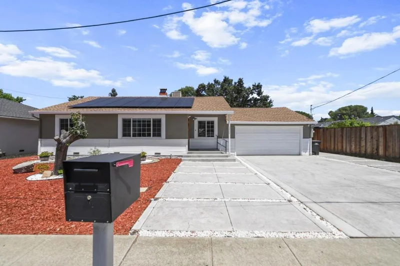 1260 Meadow Lane photo 2