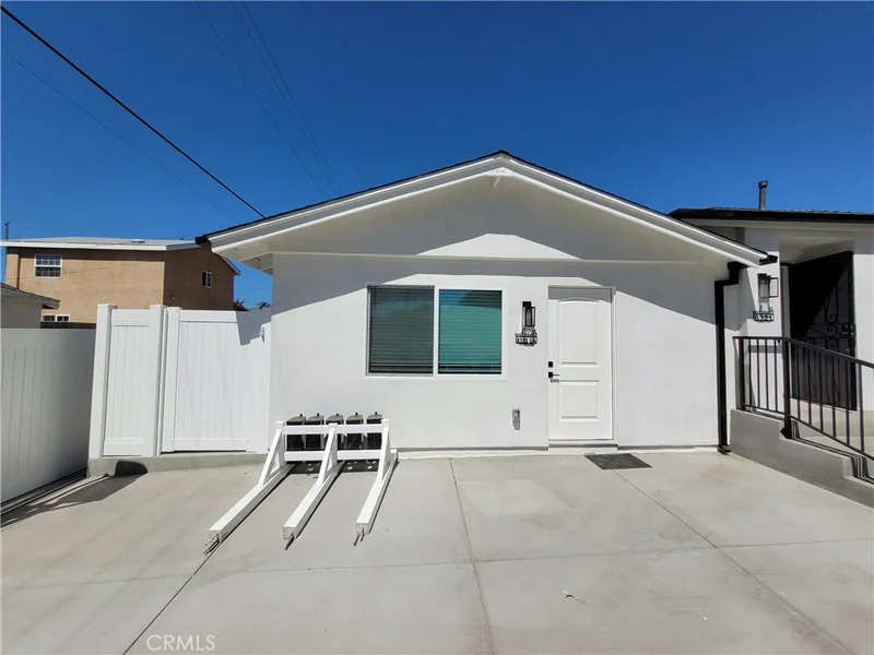 8321 Quartz Avenue 1/4