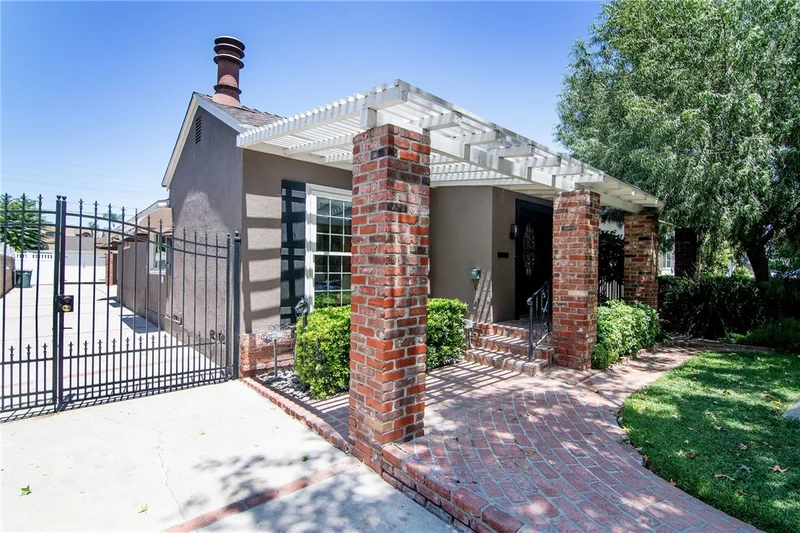 Photo 2 of 347 W Spazier Avenue