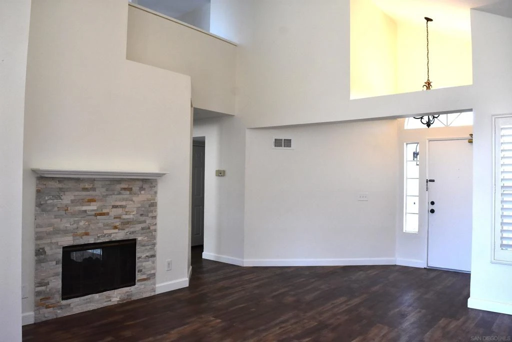 Interior 4