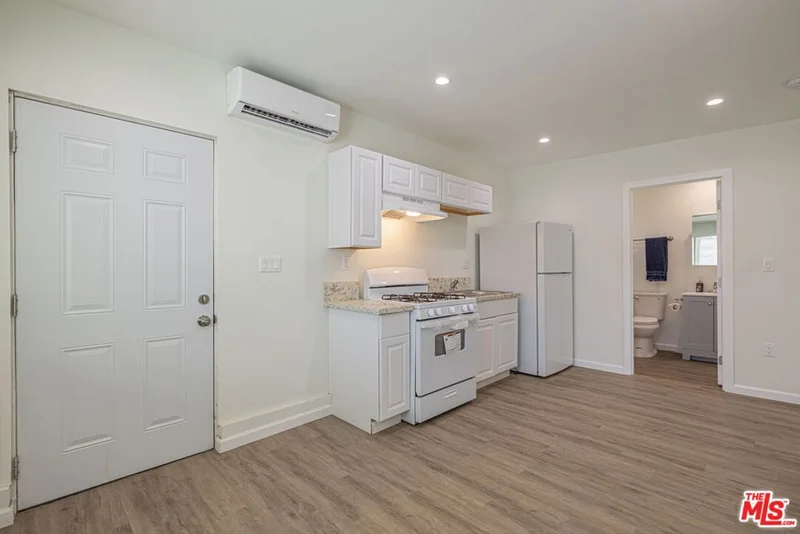 43033 39th Street photo 2