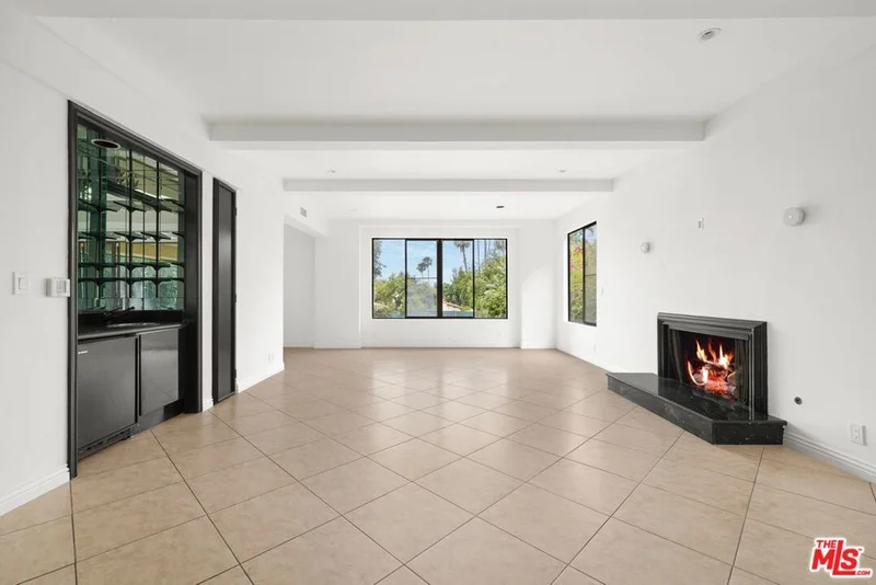 1121 La Collina Drive photo 2