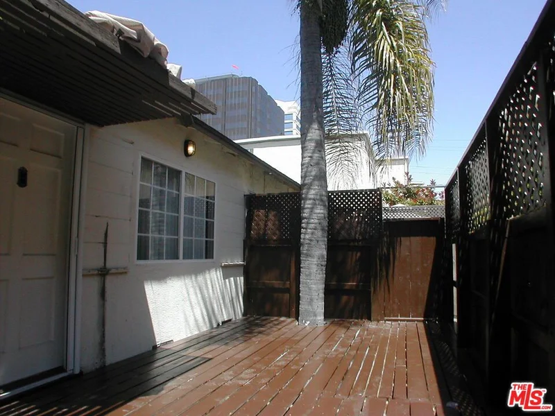 1227 Franklin Street B photo 2