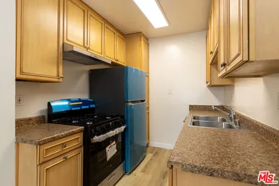 1295 FEDERAL Avenue 14 photo 2