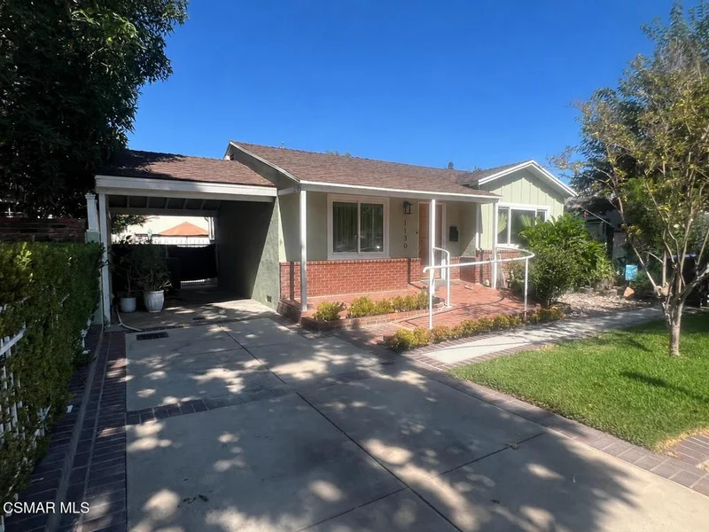 1130 N Maple Street photo 2