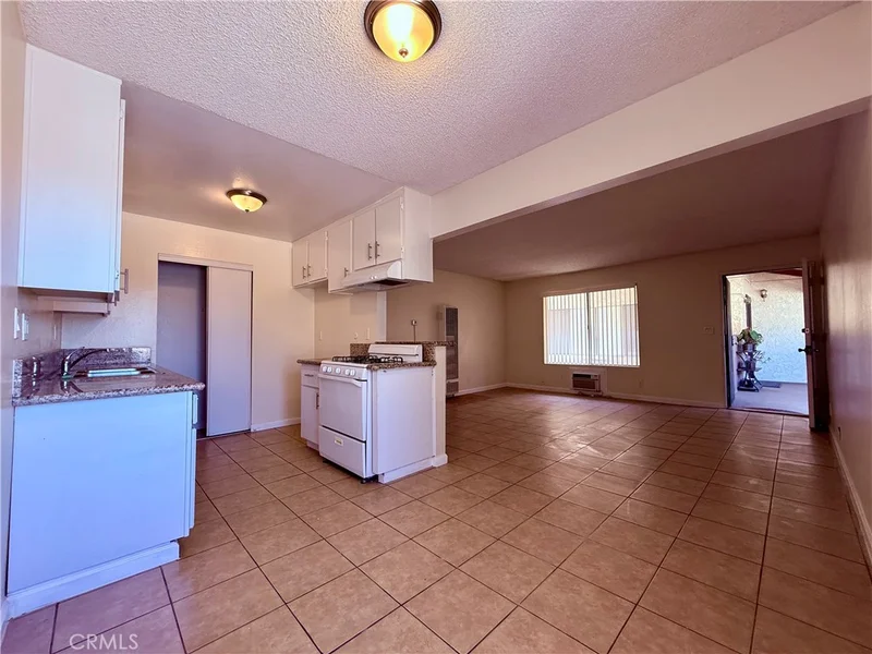 3300 W Orange Avenue 6
