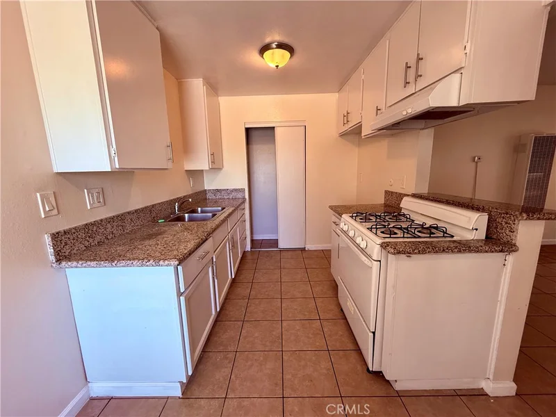 3300 W Orange Avenue 6 photo 2