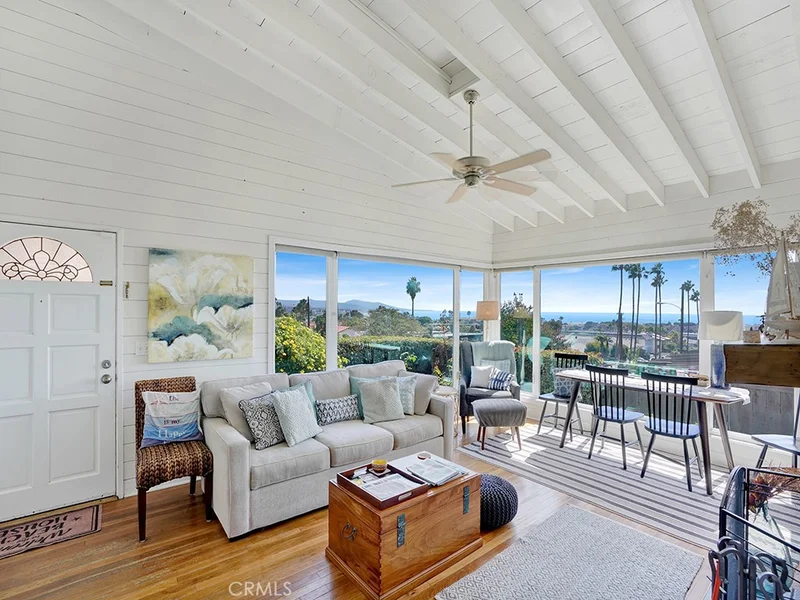 33841 Golden Lantern Street