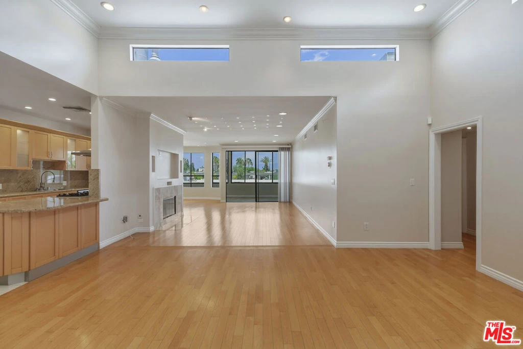 Interior 3