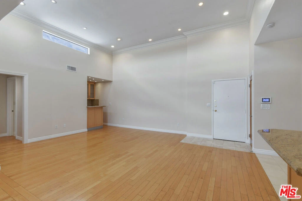 Interior 4