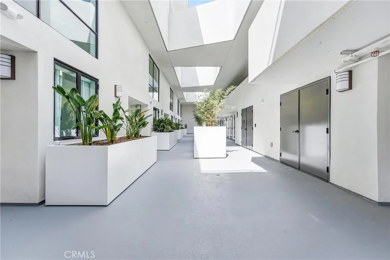 24722 Del Prado 304 photo 2
