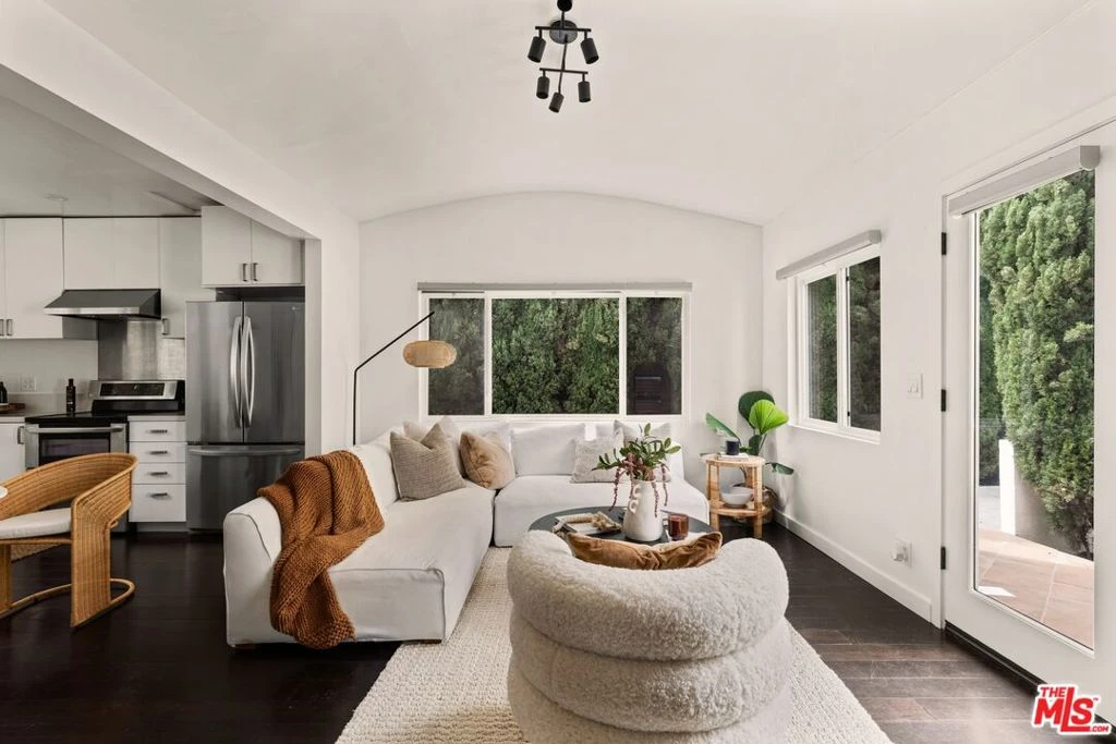 Interior 4
