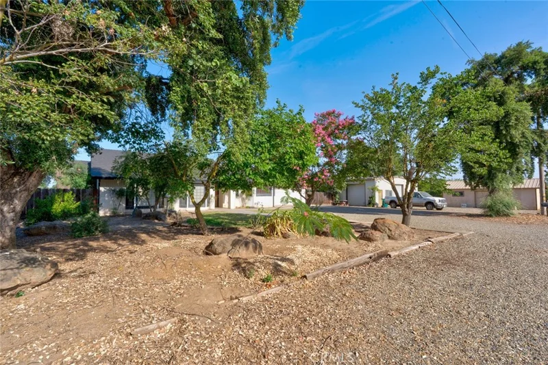 3289 Fresno photo 2