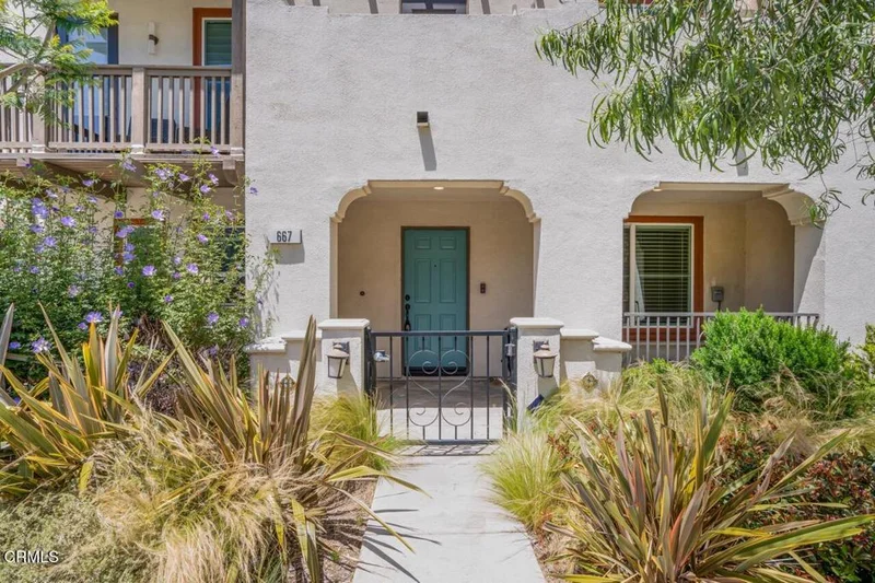 667 Pedro Street photo 2