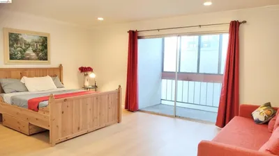 288 Whitmore St 212