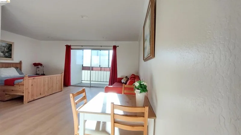 Photo 2 of 288 Whitmore St 212