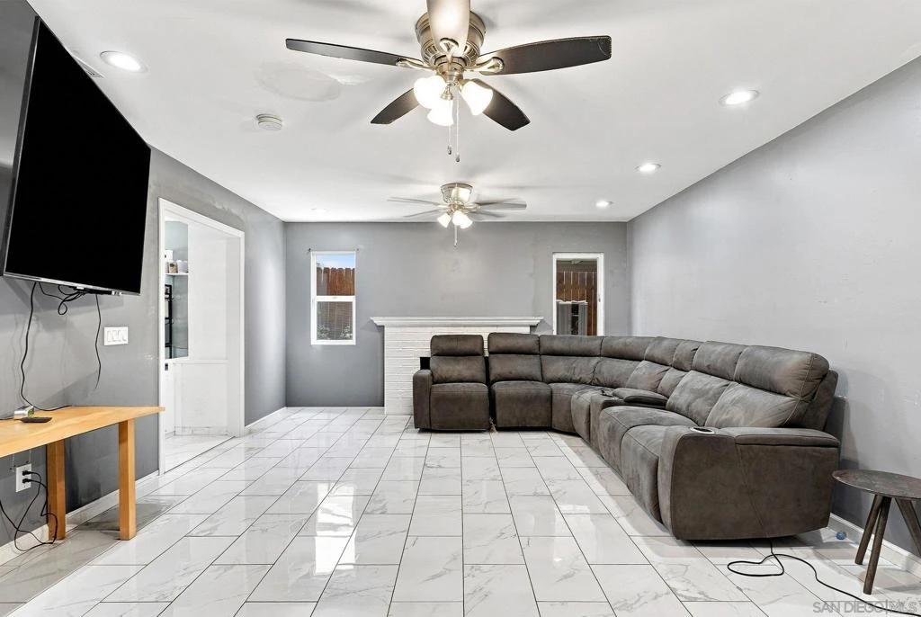 Interior 4