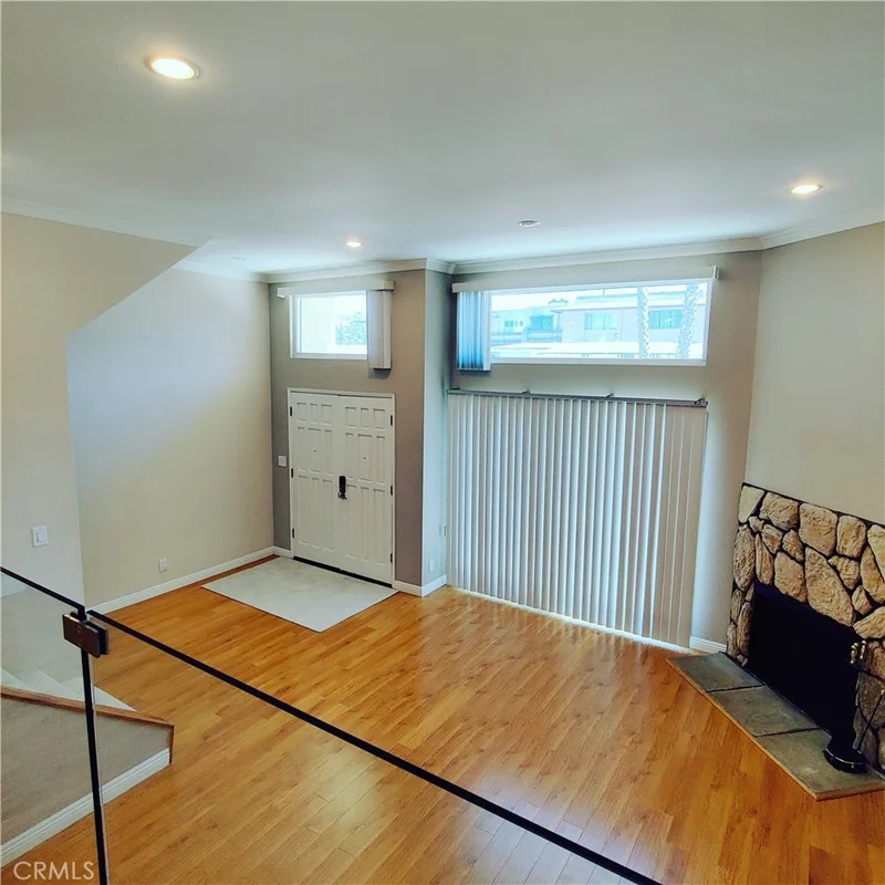 Photo 2 of 415 Sefton Avenue G