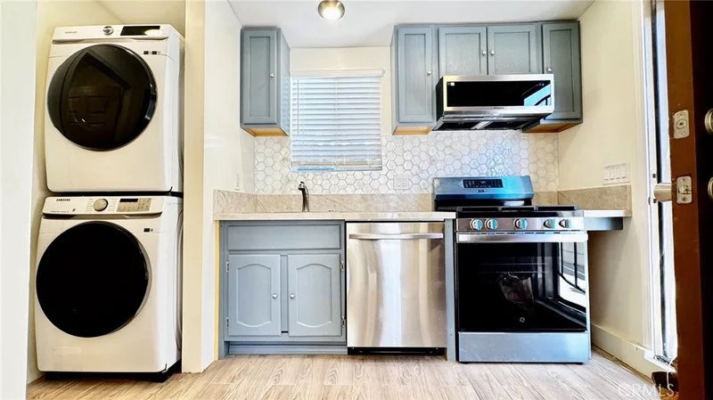 3117 Newton photo 2