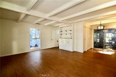 21470 Providencia Street photo 2