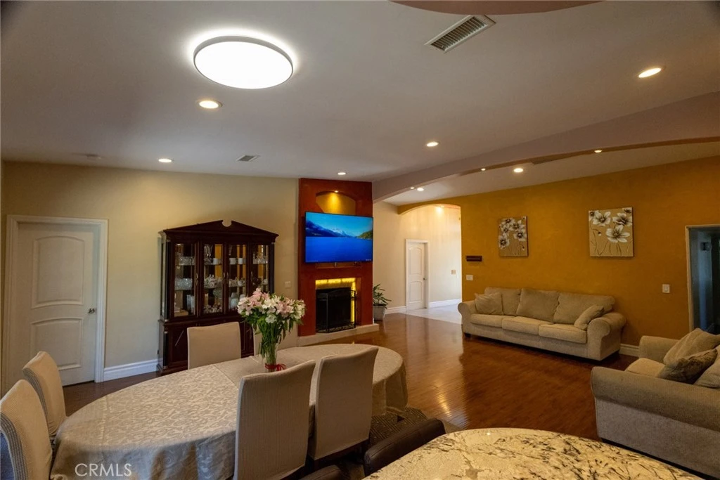 Interior 4