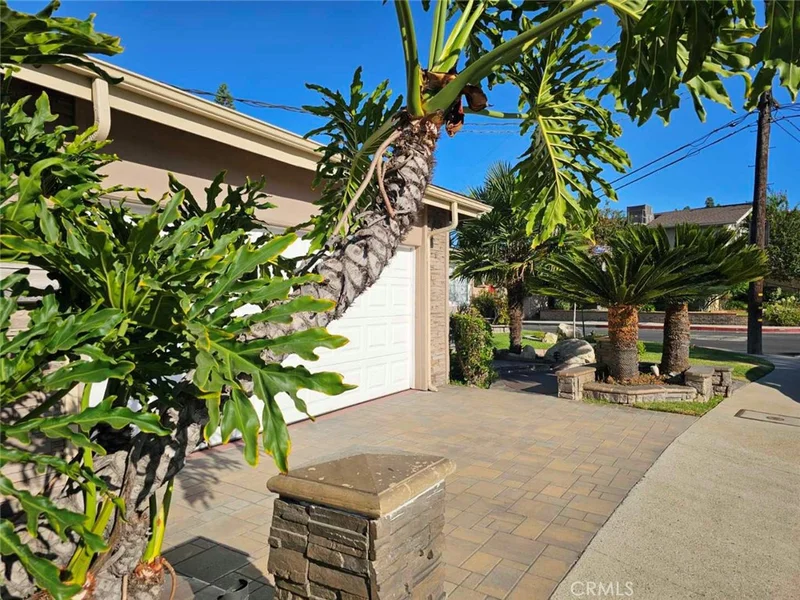 4602 El Reposo Drive photo 2