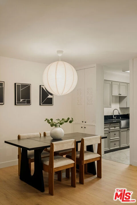 Interior 4