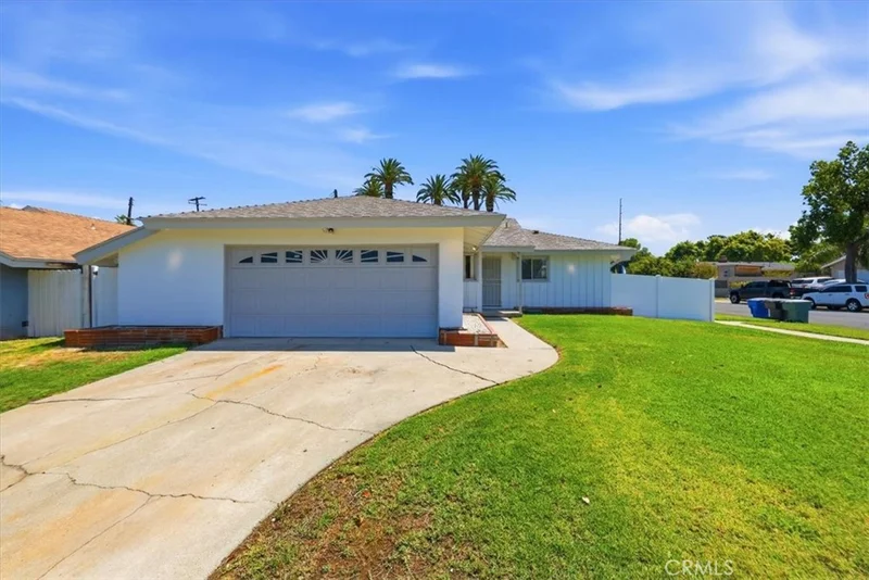 4305 Salerno photo 2