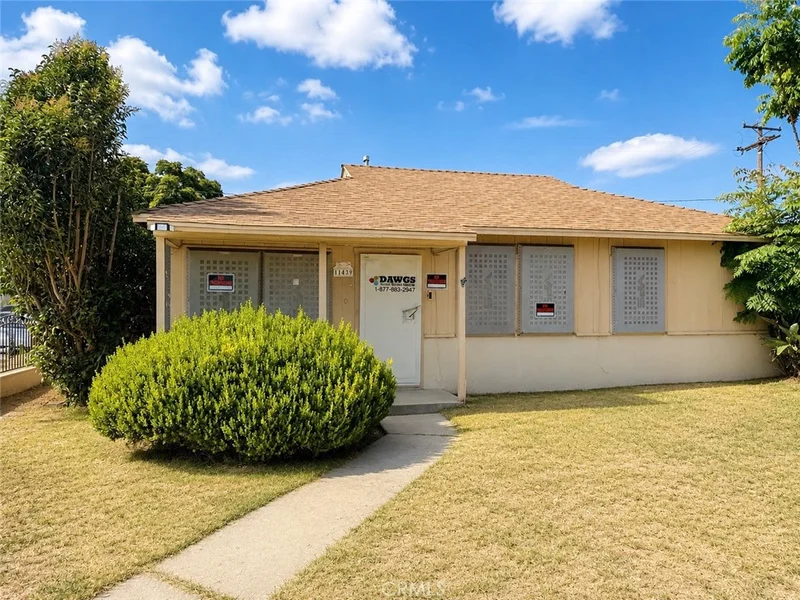 11439 Rosecrans