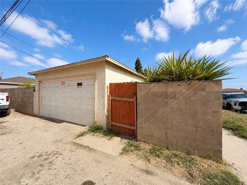 Photo 2 of 11439 Rosecrans