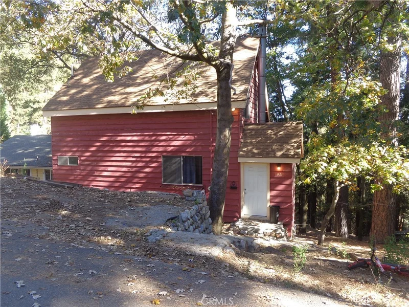 1021 Coulter Pine