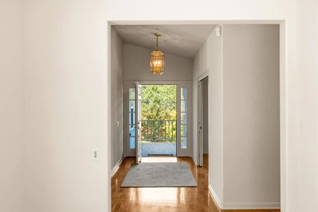 Interior 4