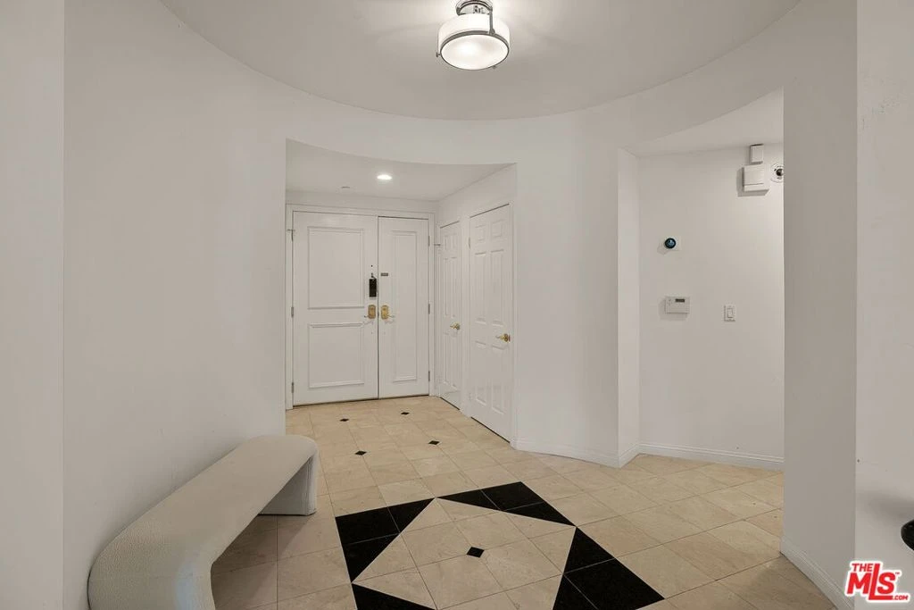 Interior 4