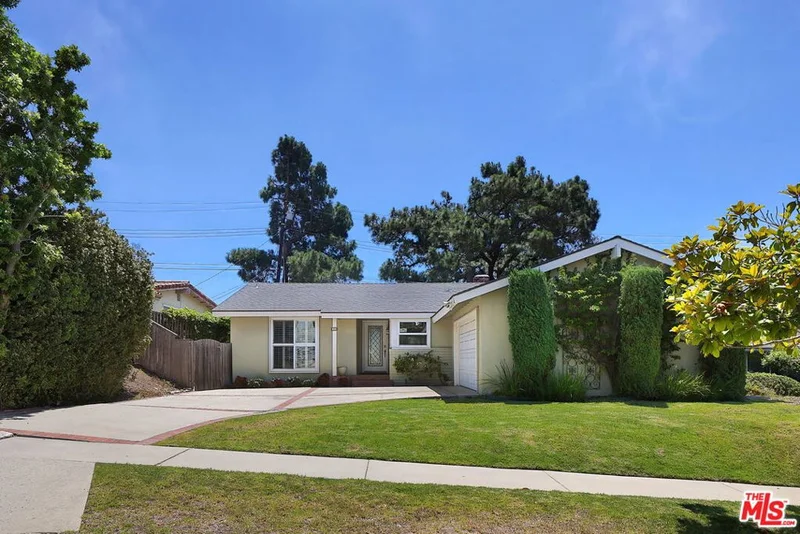 Photo 2 of 27108 Woodbrook Road