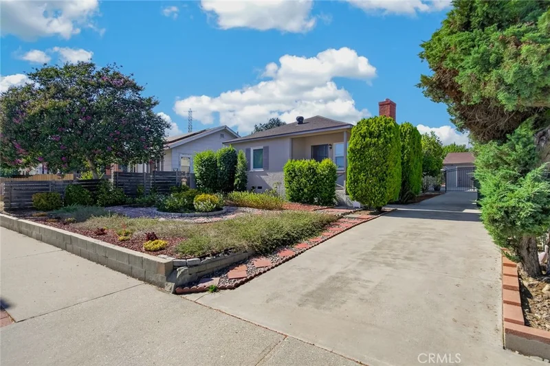 3227 E Del Mar