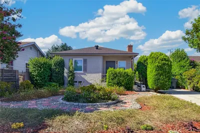 3227 E Del Mar photo 2