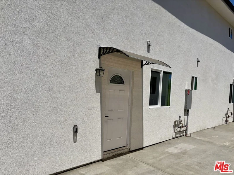 11016 Olinda Street photo 2