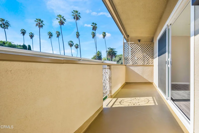 580 N Los Robles Avenue 11 photo 2