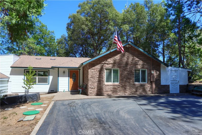 36125 Cedar Lane