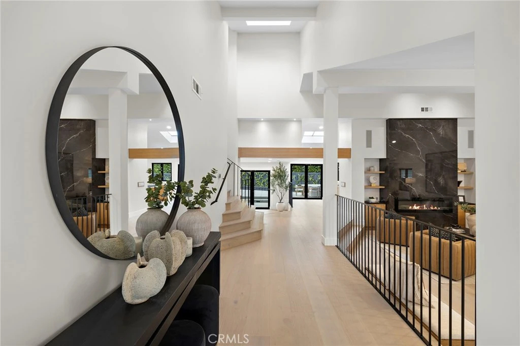 Interior 4