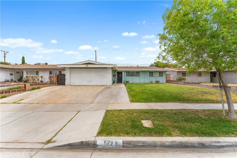 Photo 2 of 45228 Lorimer Avenue