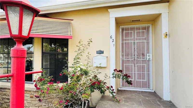 621 N Almansor