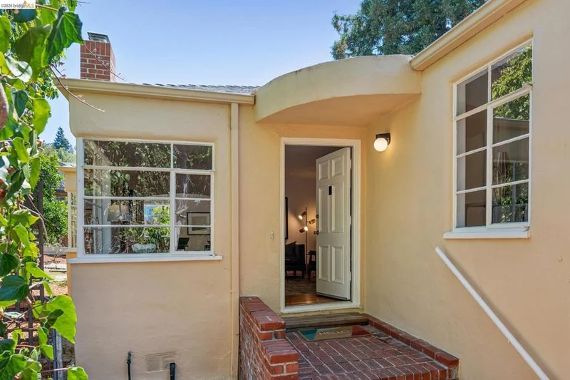 Photo 2 of 1133 Walnut Street