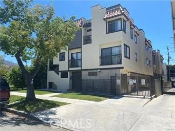 1022 Irving Avenue 3